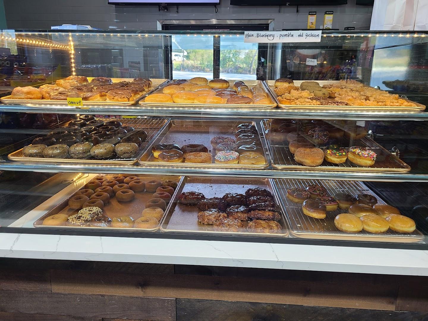 Lavon Donuts & Pizza